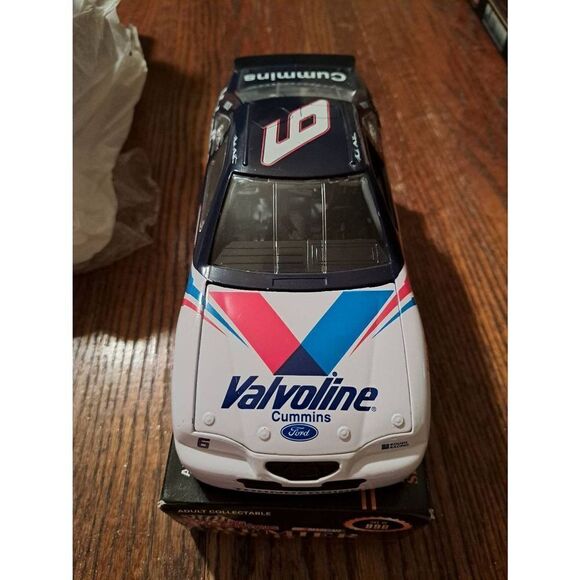 Vintage 96 Racing Champions Mark Martin Valvoline Die Cast Nascar Race Car - Picture 6 of 12